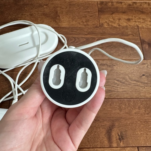 Owlet Smart Baby Monitor Camera with Stand & Cords – Good Working Condition - Picture 3 of 4